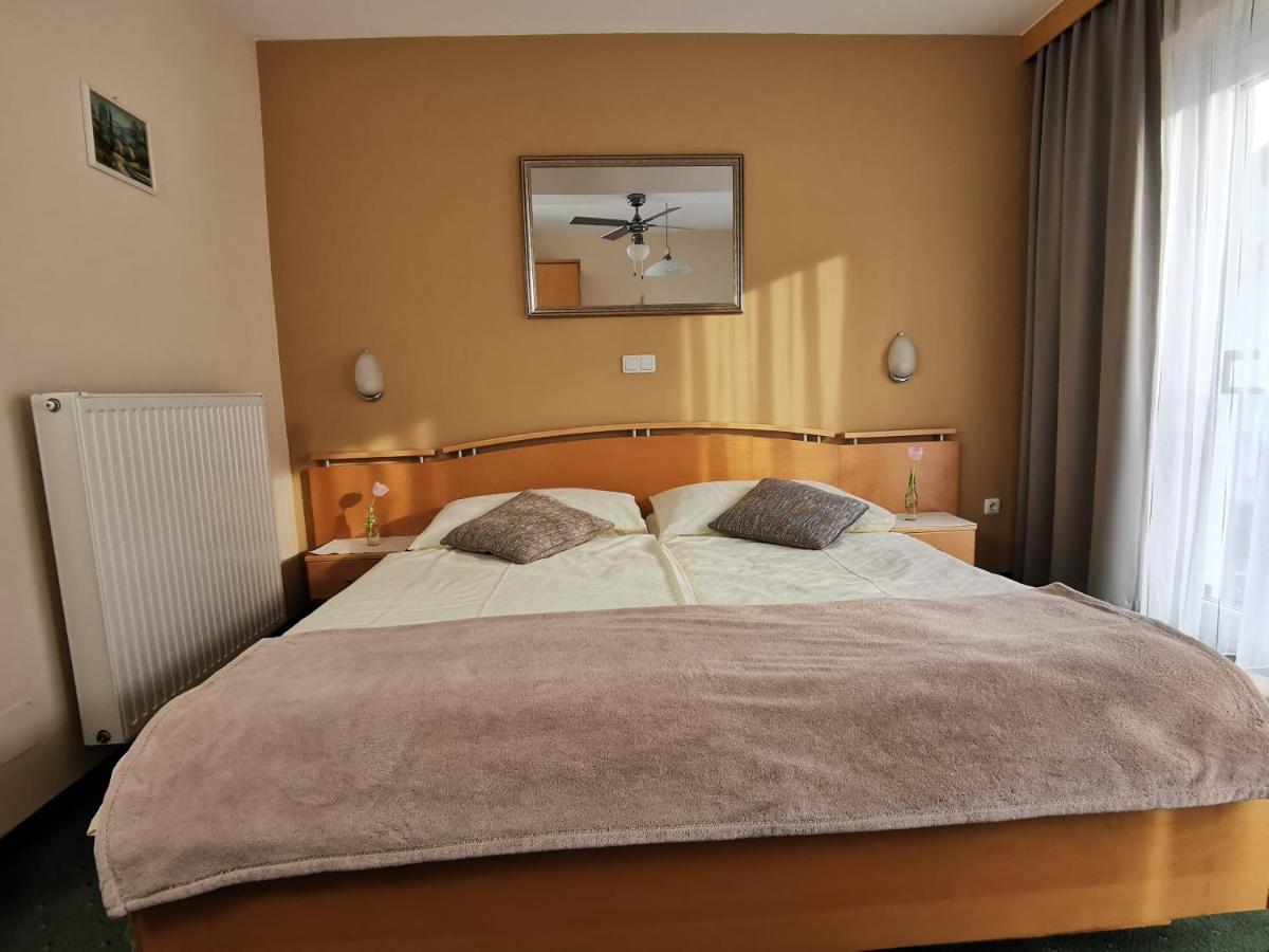 Hotel & Wirtshaus Hoedl-Kaplan Feldbach  Ngoại thất bức ảnh